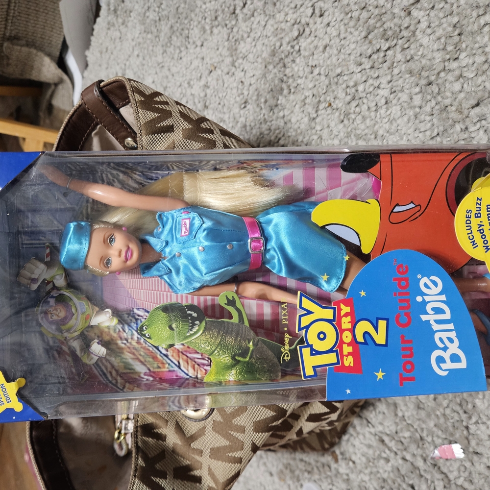 Barbie Tour Guide Doll - Blue Outfit